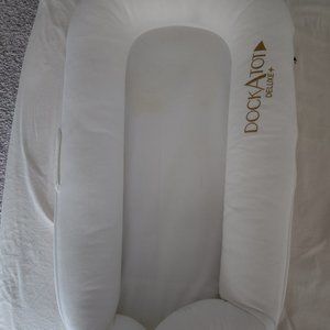 White dockatot deluxe plus